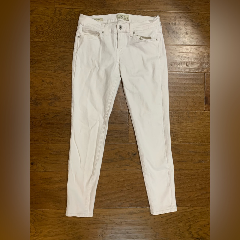 Lucky white jeans size 4 Charlie skinny